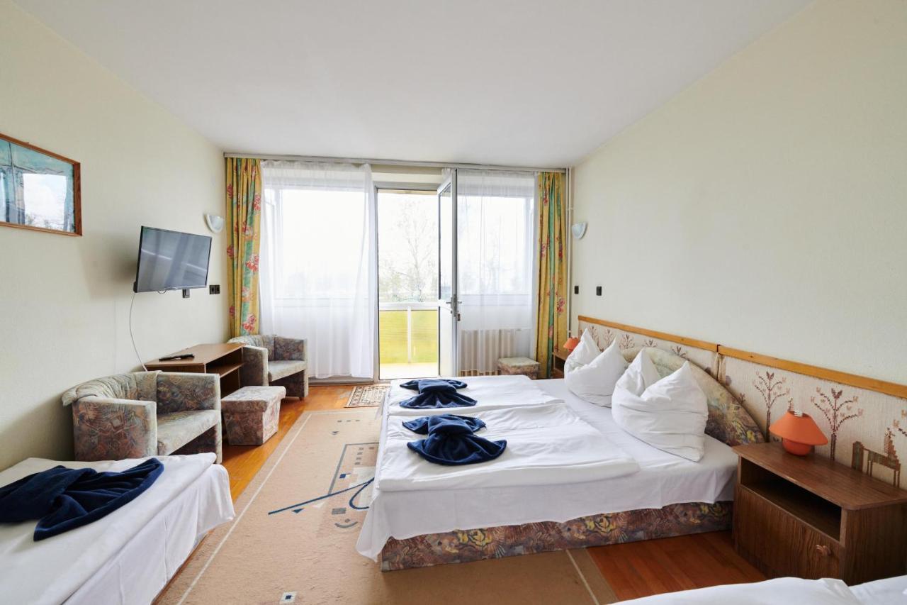 Hotel Retro Lido - Vonyarcvashegy Zewnętrze zdjęcie