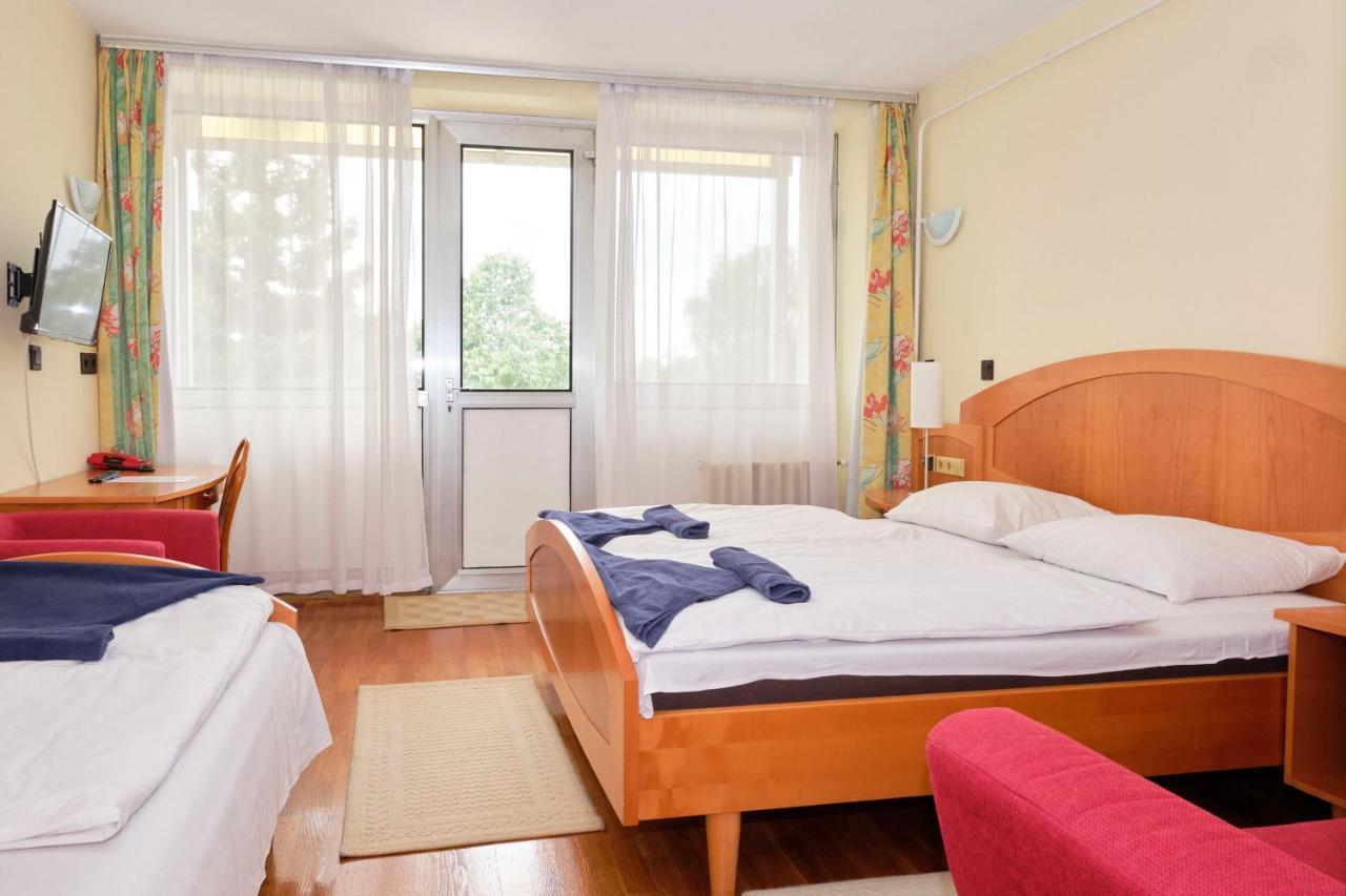 Hotel Retro Lido - Vonyarcvashegy Zewnętrze zdjęcie