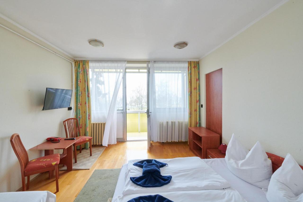 Hotel Retro Lido - Vonyarcvashegy Zewnętrze zdjęcie