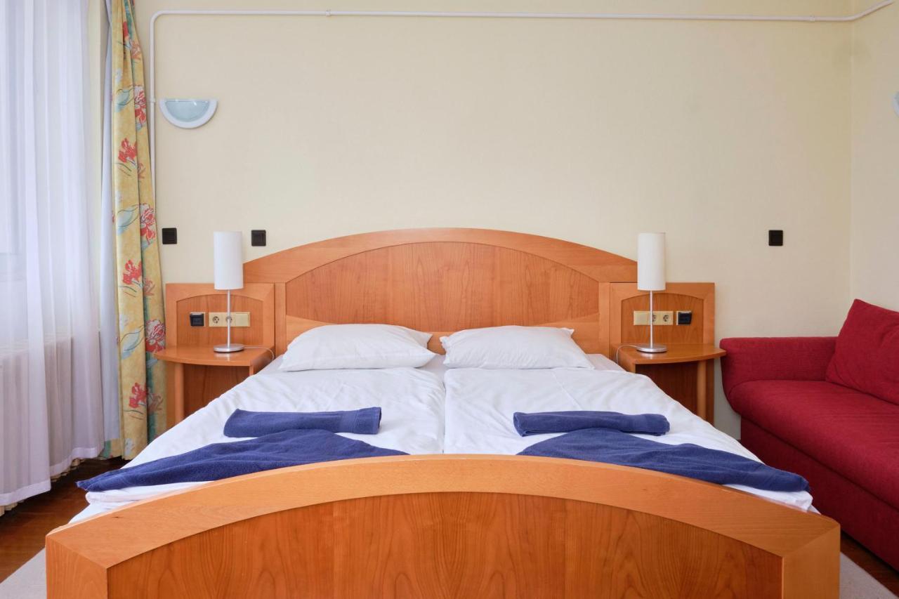 Hotel Retro Lido - Vonyarcvashegy Zewnętrze zdjęcie
